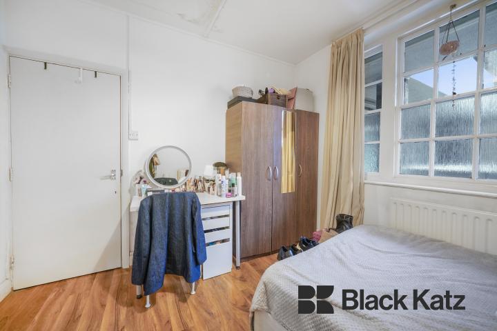 Bright and airy two bedroom flat with central location. Page Street, Westminster / Pimlico